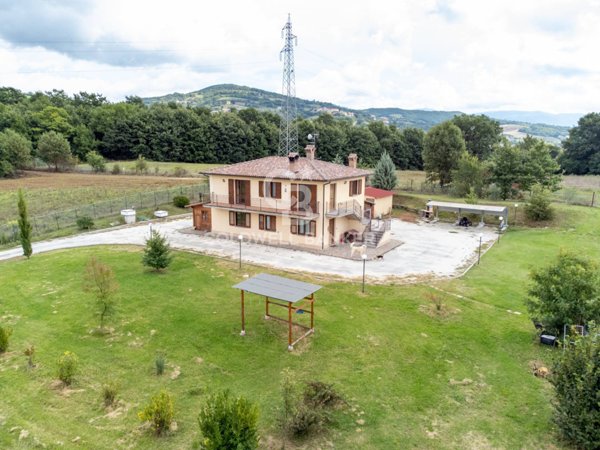 casa indipendente in vendita a Gubbio
