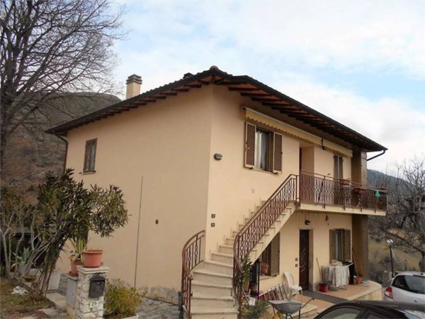 appartamento in vendita a Gubbio in zona Loreto