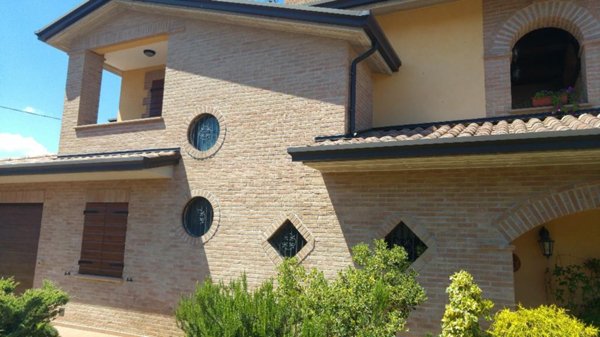 casa indipendente in vendita a Gubbio in zona Ponte d'Assi