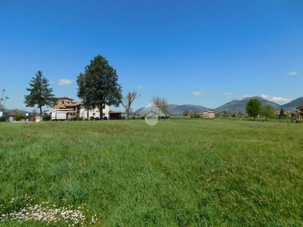 ufficio in vendita a Gubbio in zona Cipolleto