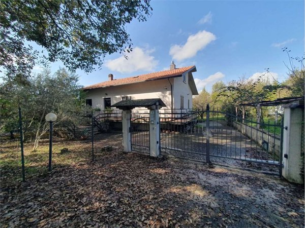 casa indipendente in vendita a Gubbio in zona Branca