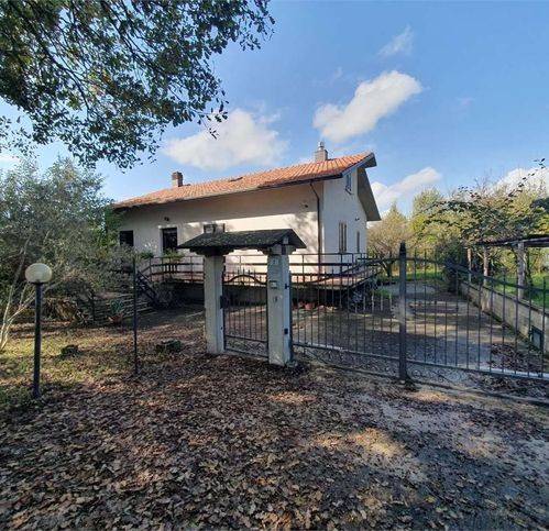 casa indipendente in vendita a Gubbio in zona Branca