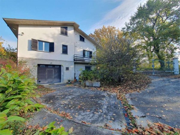 casa indipendente in vendita a Gubbio in zona Branca