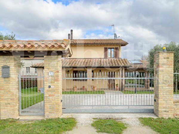 casa indipendente in vendita a Gubbio