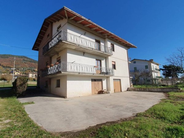 casa indipendente in vendita a Gubbio in zona Semonte