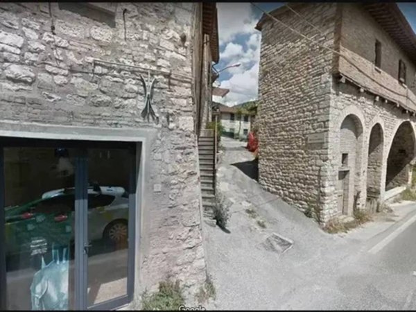 negozio in vendita a Gubbio in zona Semonte
