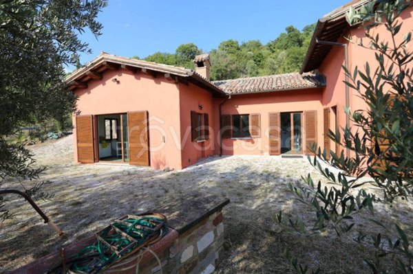 casa indipendente in vendita a Gubbio in zona Camporeggiano