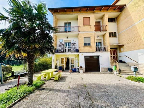 casa indipendente in vendita a Gubbio