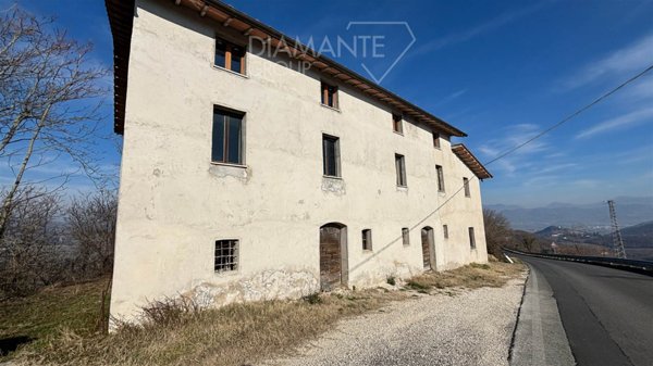 casa indipendente in vendita a Gubbio