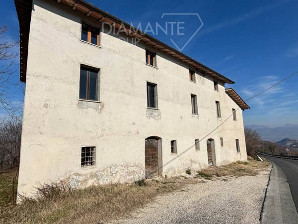 casa indipendente in vendita a Gubbio