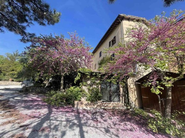 intera palazzina in vendita a Gubbio