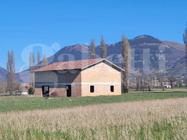locale commerciale in vendita a Gubbio
