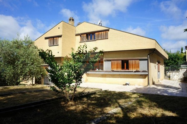 casa indipendente in vendita a Gubbio