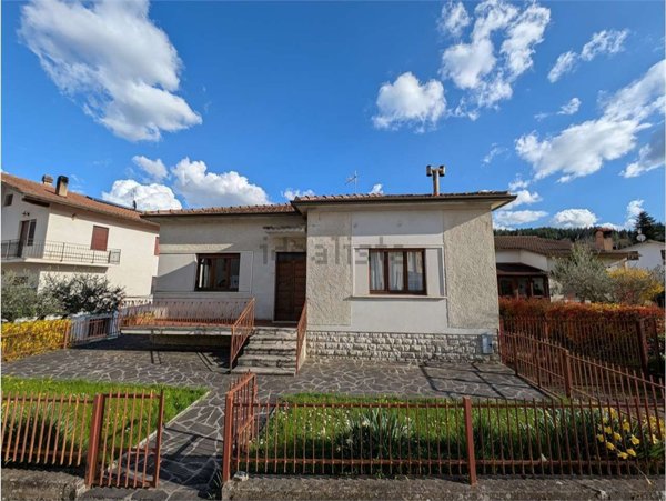 casa indipendente in vendita a Gubbio in zona Colpalombo