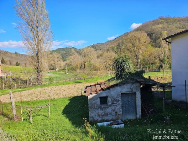casa semindipendente in vendita a Gubbio in zona Camporeggiano