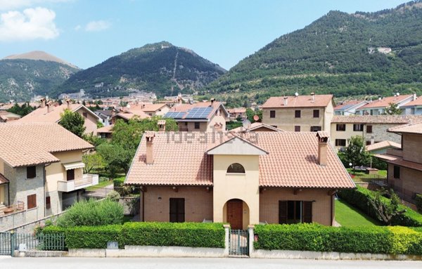 casa indipendente in vendita a Gubbio