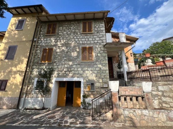 casa indipendente in vendita a Gubbio in zona Loreto