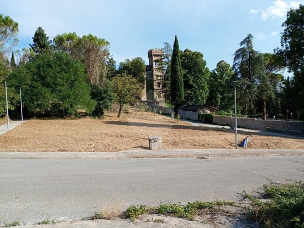 negozio in vendita a Gubbio in zona Branca