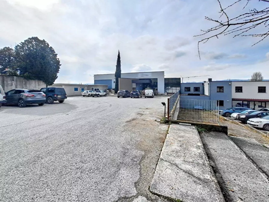 locale di sgombero in vendita a Gubbio in zona Mocaiana