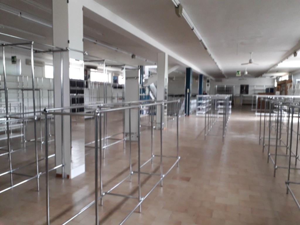 negozio in vendita a Gubbio in zona Torre Calzolari