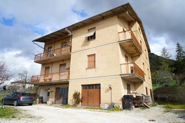 casa indipendente in vendita a Gubbio in zona Loreto