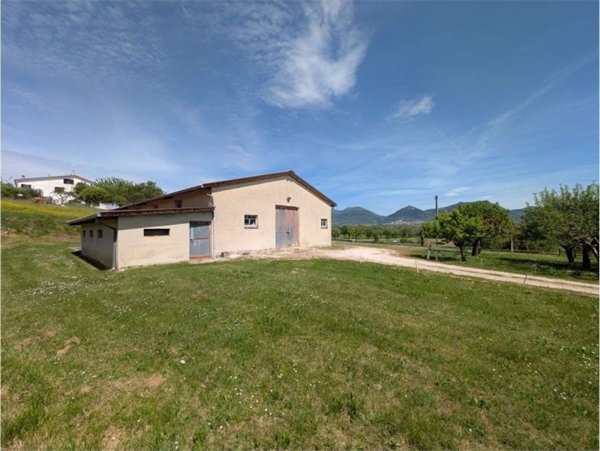 appartamento in vendita a Gubbio in zona Monteluiano