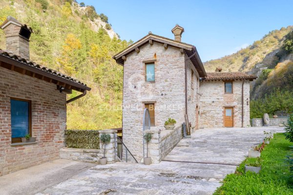 casa indipendente in vendita a Gubbio