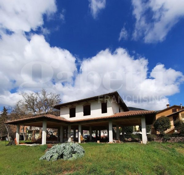 casa indipendente in vendita a Gubbio