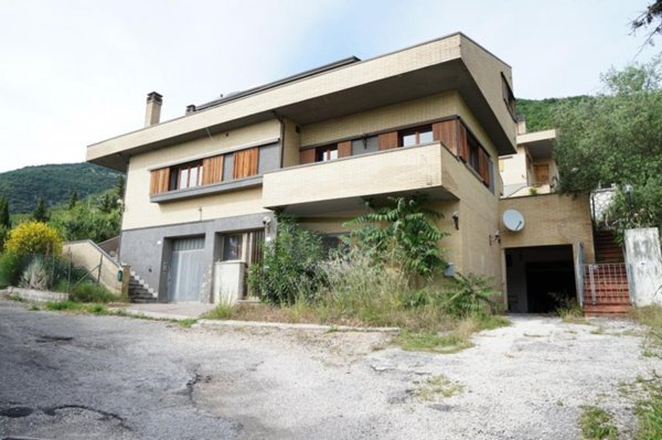 casa indipendente in vendita a Gubbio in zona Loreto