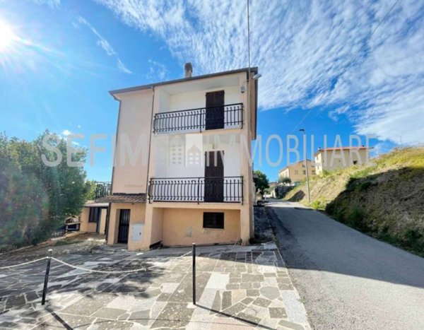 casa indipendente in vendita a Gubbio