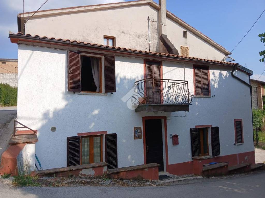 casa indipendente in vendita a Gubbio in zona Semonte