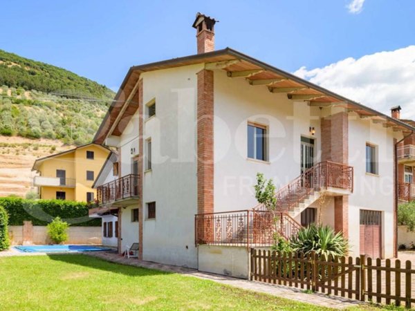 casa indipendente in vendita a Gubbio in zona Semonte