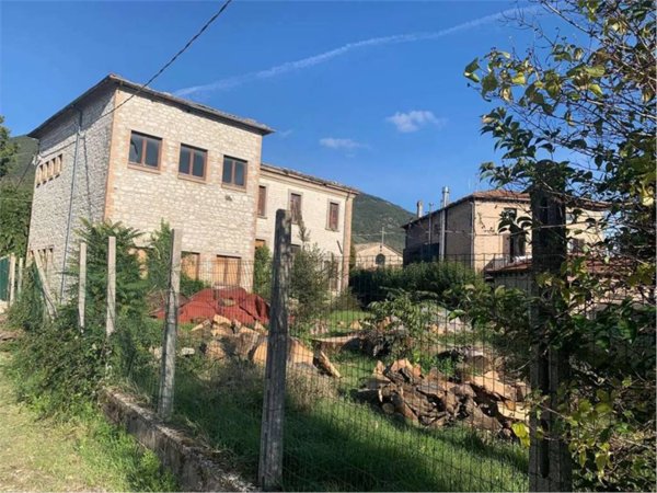 casa indipendente in vendita a Gubbio