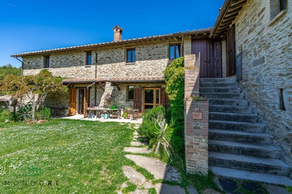 casale in vendita a Gubbio in zona Santa Cristina