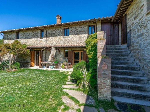 casa indipendente in vendita a Gubbio in zona Santa Cristina