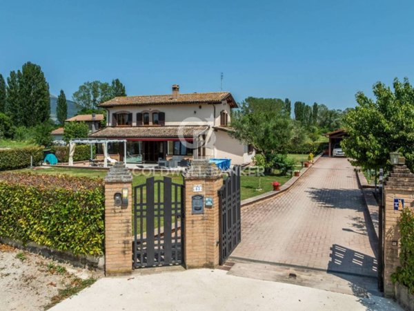 casa indipendente in vendita a Gubbio