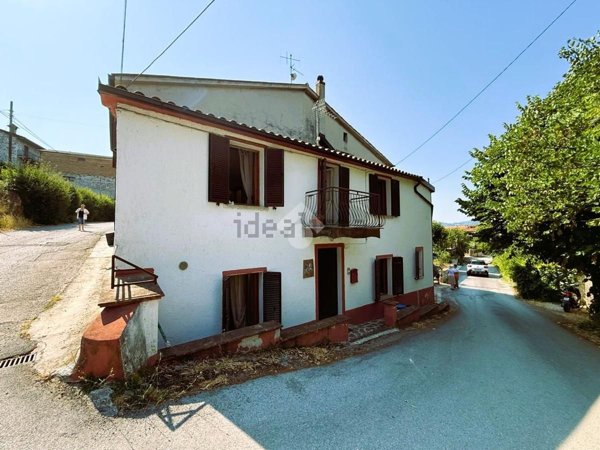 casa semindipendente in vendita a Gubbio in zona Semonte