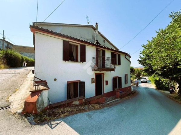 casa indipendente in vendita a Gubbio in zona Semonte