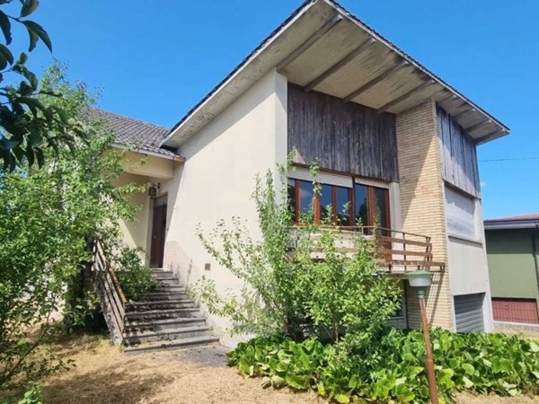 casa indipendente in vendita a Gubbio in zona Carbonesca
