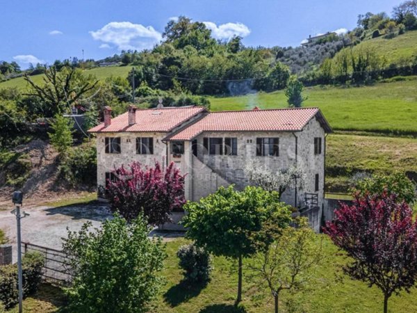 casa indipendente in vendita a Gubbio