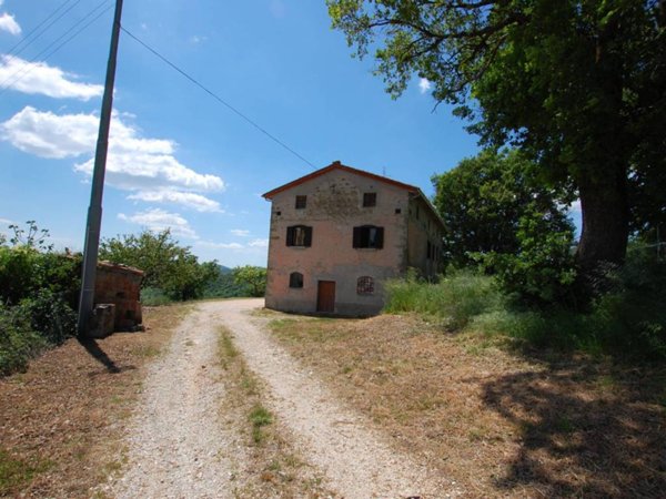 casa indipendente in vendita a Gubbio in zona Petroia