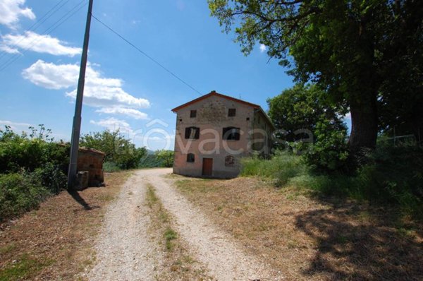 casa indipendente in vendita a Gubbio in zona Petroia