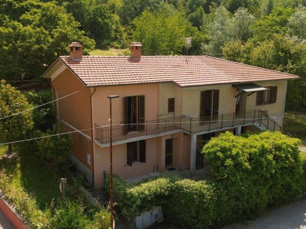 casa indipendente in vendita a Gubbio in zona Torre Calzolari