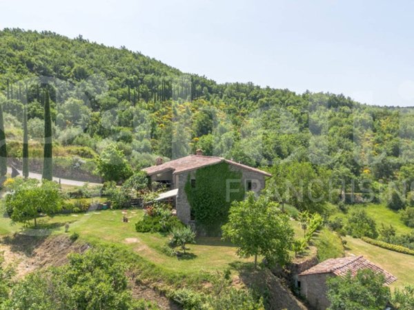 casa indipendente in vendita a Gubbio in zona Santa Cristina