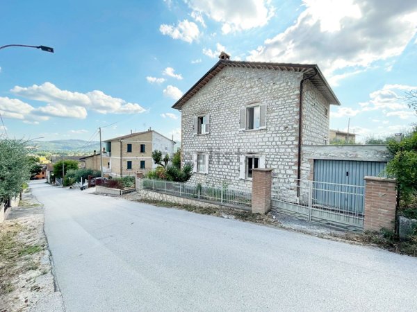 casa indipendente in vendita a Gubbio