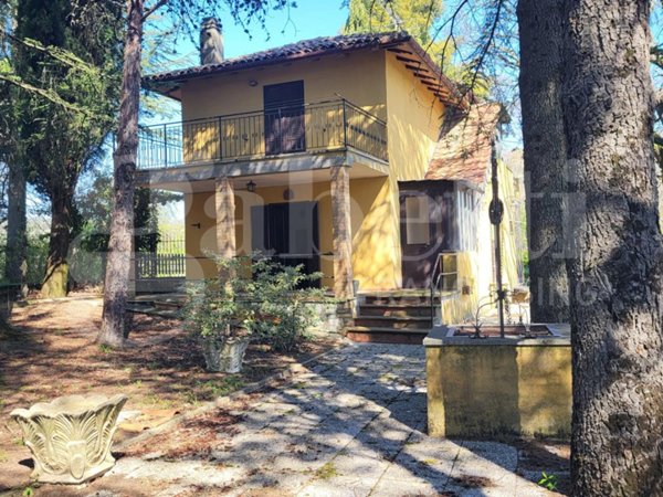 casa indipendente in vendita a Gubbio