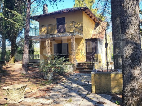 casa indipendente in vendita a Gubbio