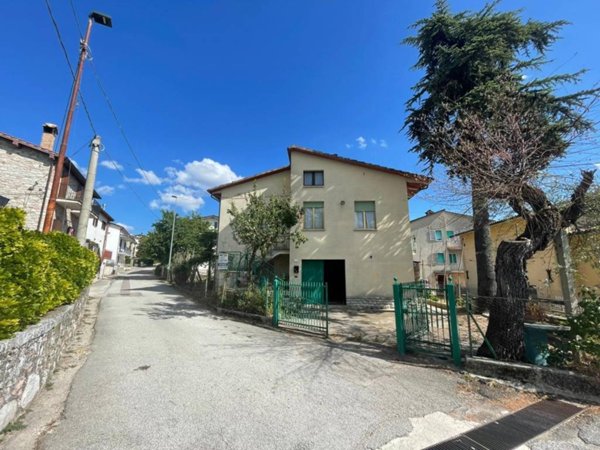 casa indipendente in vendita a Gubbio in zona Semonte