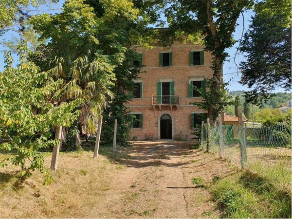 casa indipendente in vendita a Gubbio in zona Torre Calzolari