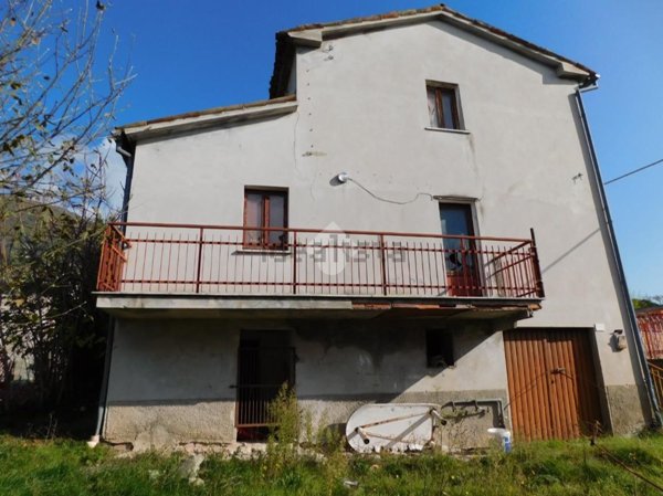casa indipendente in vendita a Gubbio in zona Semonte